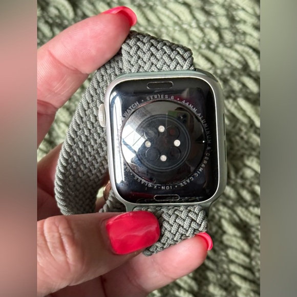 Series 6 44mm GPS Apple Watch - Picture 2 of 2